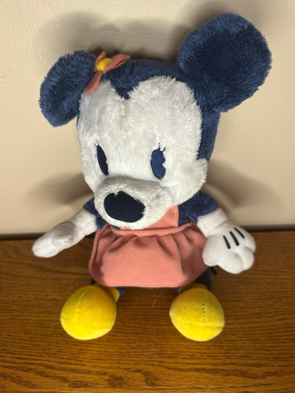 Disney Store Minnie Mouse Pie Eyed 10" Plush Baby Infant